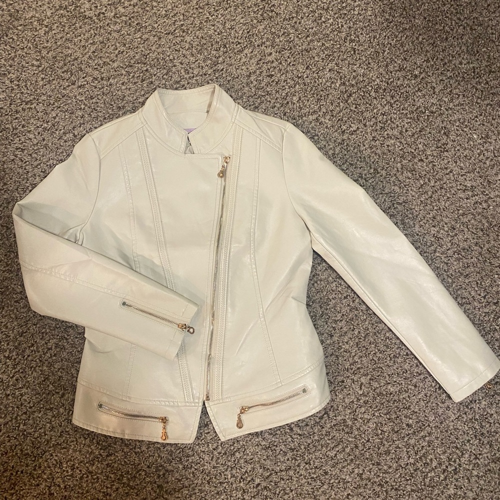 Leather jacket with pockets